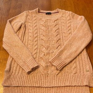 Tommy Hilfiger long sleeved pale pink cable knit sweater. Size XS.🩷